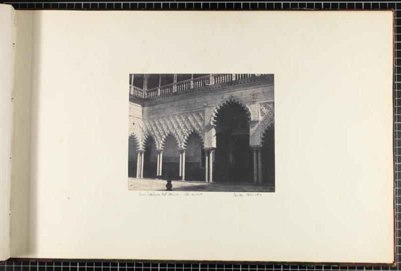 Cour intérieure de l’ Alcazar. Côté du midi. (Patio interior del Alcázar. Crujía este)