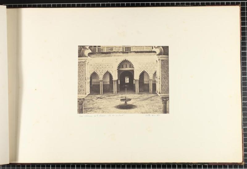 Cour intérieure de l’ Alcazar. Côté du couchant. (Patio interior del Alcázar. Crujía oeste)