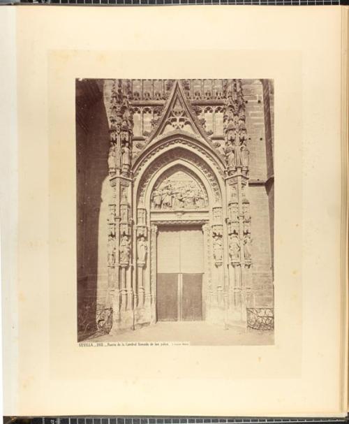 Puerta de la catedral llamada de los palos.