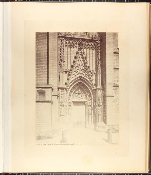 Puerta de la Catedral llamada de San Miguel.