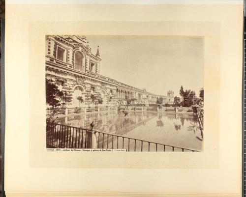 Jardines del Alcazar. Estanque y galería de Don Pedro I.