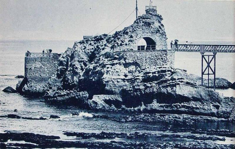 Biarritz. Le Rocher de la Vierge à Marée basse