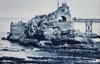 Biarritz. Le Rocher de la Vierge à Marée basse