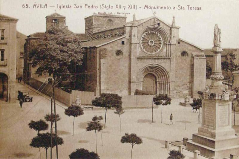 Ávila. Iglesia San Pedro (Siglo XII y XIII). Monumento a Santa Teresa