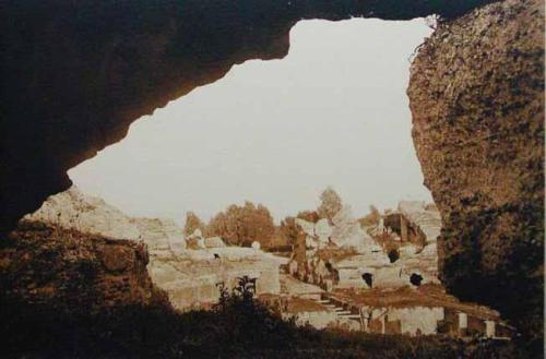 Ruinas de Itálica. Circo Romano. Tomado desde el arco Trajano