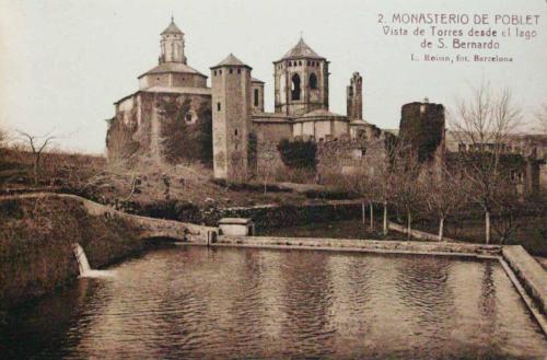 Monasterio de Poblet. Vista de Torres desde el lago de San Bernardo