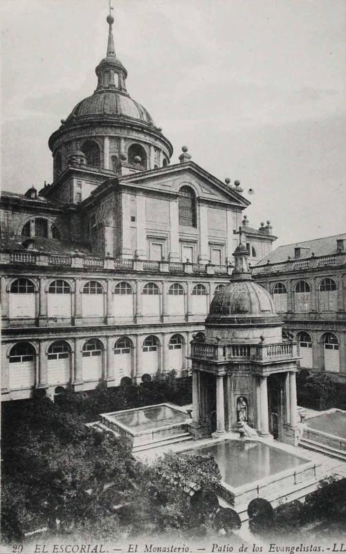 El Escorial. El Monasterio. Patio de los Evangelistas