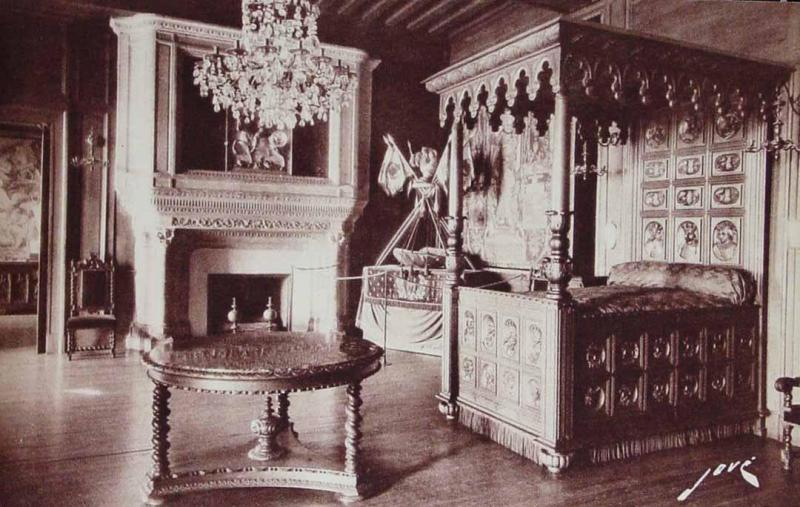 Pau (B.-P.). Le Château. Chambre des Rois de Navarre et le Berceau de Henri IV