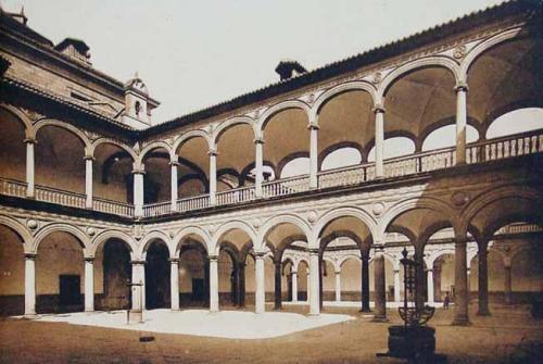 Toledo. Patio del Hospital de San Juan Bautista