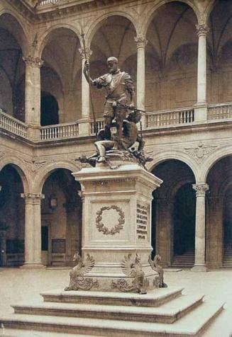 Toledo. Alcázar. Estatua de Carlos V