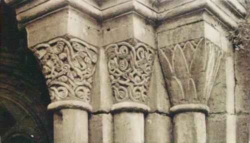 Monasterio de Poblet. Detalle de Capiteles en el Claustro