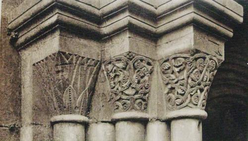 Monasterio de Poblet. Detalle de Capiteles en el Claustro