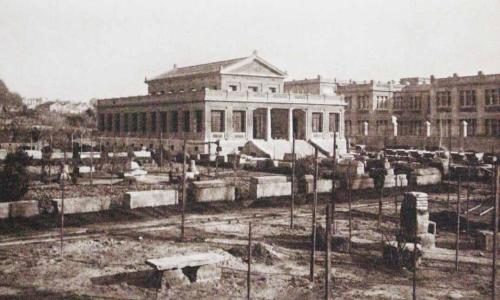 Tarragona. Necròpolis romano-cristiana: Perspectiva del Museu i sepulcres