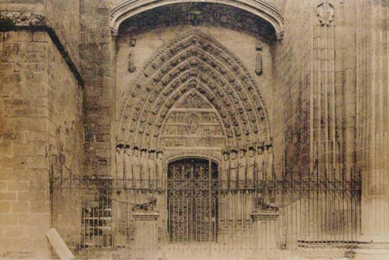 Ávila. Puerta lateral de la Catedral