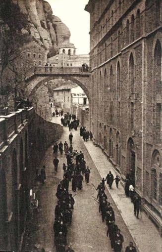 Monasterior de Montserrat. Calle y puente de Nuestra Señora