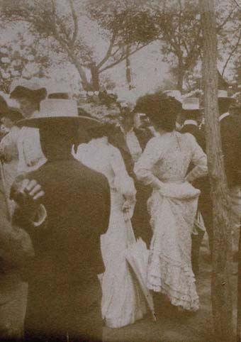 (Personas conversando. Feria de Sevilla)