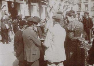 (Gigantes en una plaza de Reus)