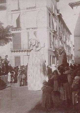 (Gigantes en una calle de Calatayud)