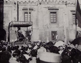 (Procesión. La Virgen de los Reyes an el muro del patio de los Naranjos de Sevilla)