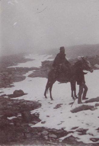 (Jinete a caballo en Sierra Nevada)