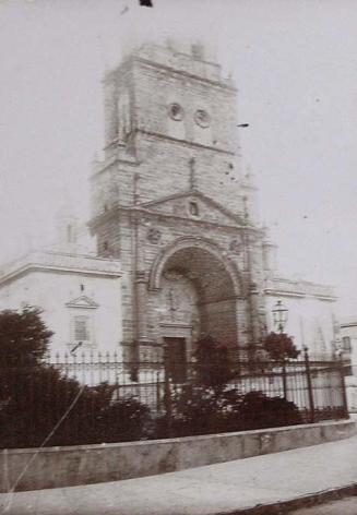 (Utrera. Fachada de una iglesia)