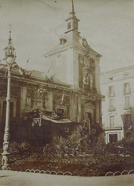 (Engalanamiento del Ayuntamiento de Madrid en la visita de Loubet)