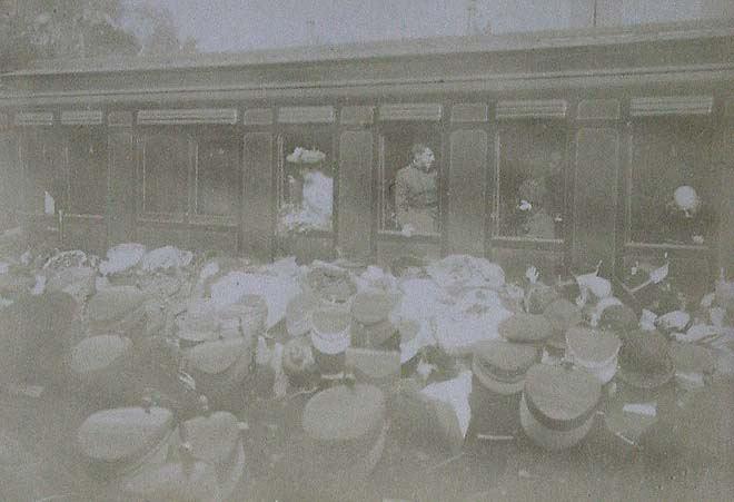 (Gentio en la estación de tren)