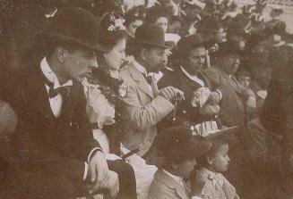 (Presenciando una corrida de toros)