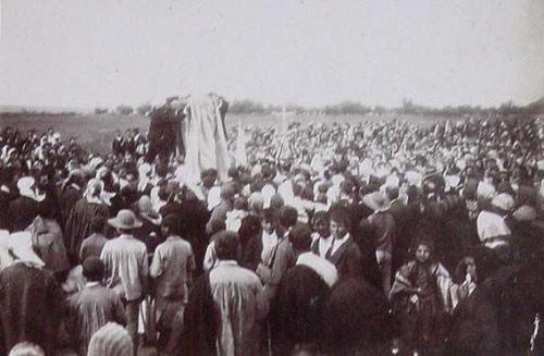 (Procesión de la Virgen en Lora de Río)