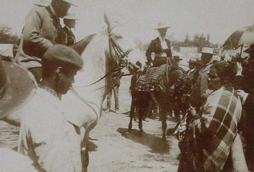 (Hombres a caballo. Feria de Sevilla)