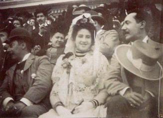 (Público en la plaza de Toros de Sevilla)