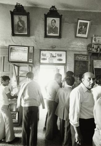 Grupo de hombres en un bar. Camuñas, Toledo