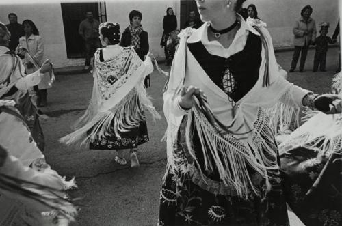 Mujeres bailando. La Endiablada de San Blas