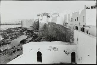 Grupo de casas junto al mar. Tánger