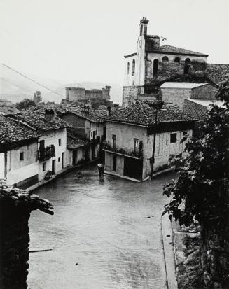 Vista de un pueblo en un día de lluvia