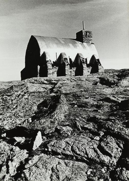 Iglesia en terreno rocoso