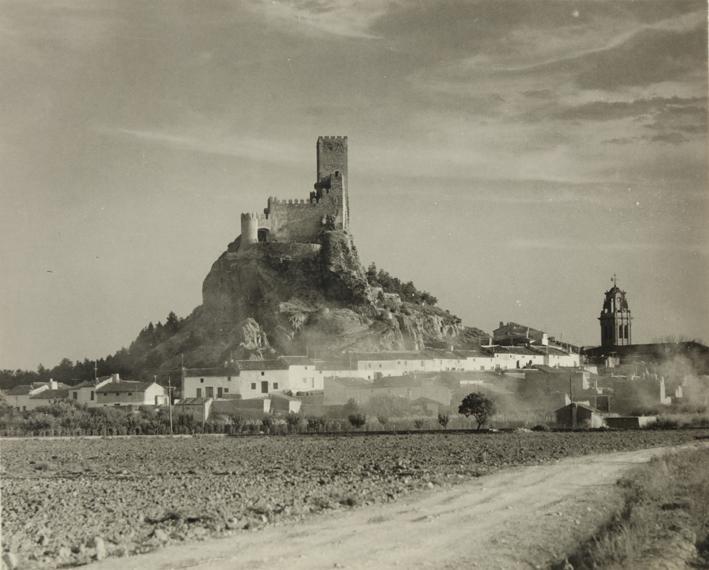 Castillo y pueblo rural