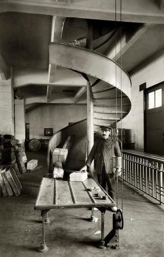 Tobogán de la industria Basso Weisse en la estación ferroviaria Barcelona-Término, conocida como estación de Francia