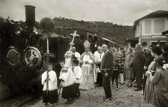 El abad del monasterio de Montserrat bendice el enlace del ferrocarril cremallera de Montserrat con la Compañía General de Ferrocarriles Catalanes