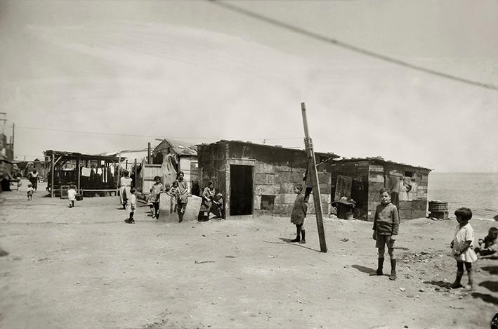 Barracas de Somorrostro en la Barceloneta