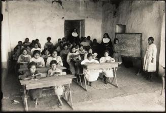 Clases de lectura en la escuela María Auxiliadora