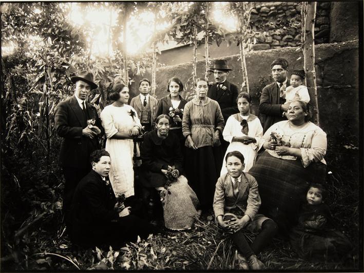 Familia en el jardín