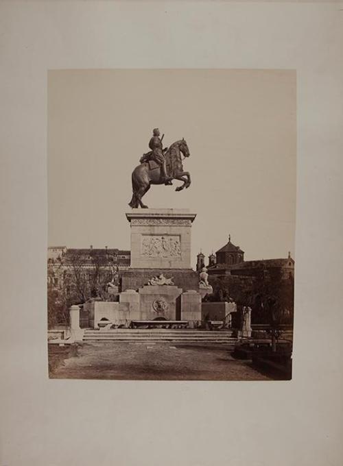 Madrid. Estatua de Felipe IV en la Plaza de Oriente