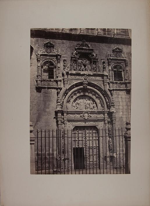 Toledo. Vista de la portada de la Casa de los Mendoza (hoy inclusa)