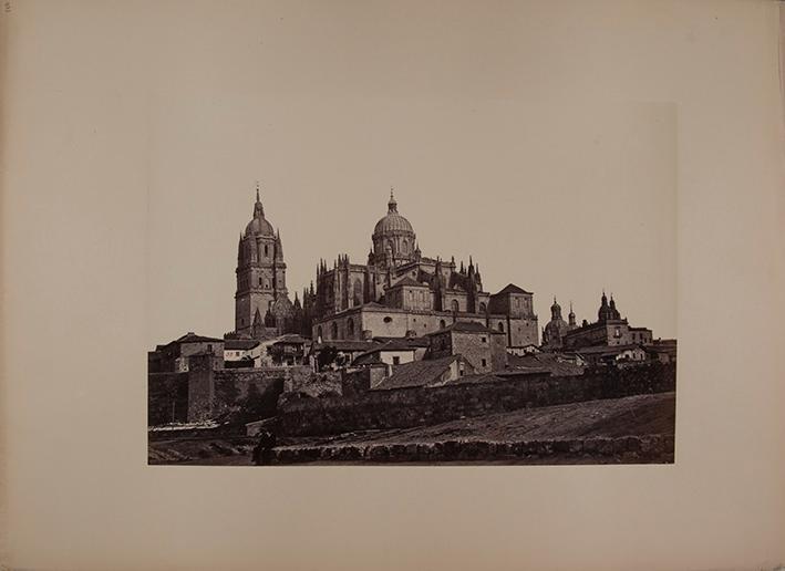 Salamanca. Catedral con la Torre del Gallo de la vieja Catedral adyacente