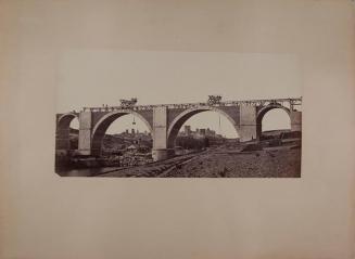 Arévalo. Vista del puente del ferrocarril y ruinas del castillo