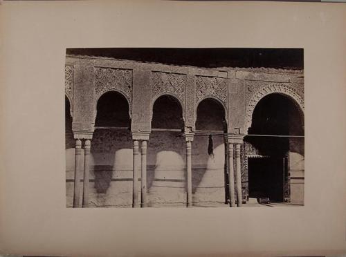 La Alhambra. Galería del Patio de los Leones