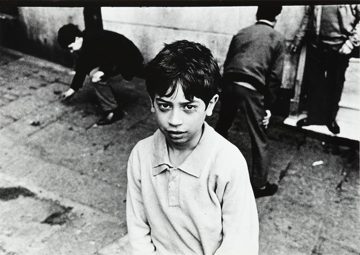 Niño en una calle de Génova