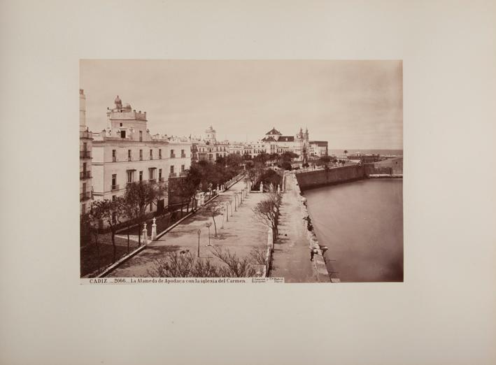 Cádiz. La Alameda de Apodaca con la iglesia del Carmen