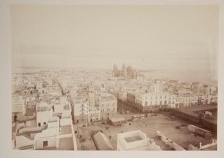 Vista de una ciudad junto al mar